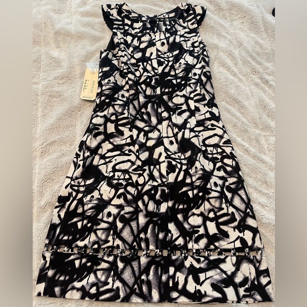 New! Nicole Miller Artelier black and white, lined cutout dress
NWT! Size 2